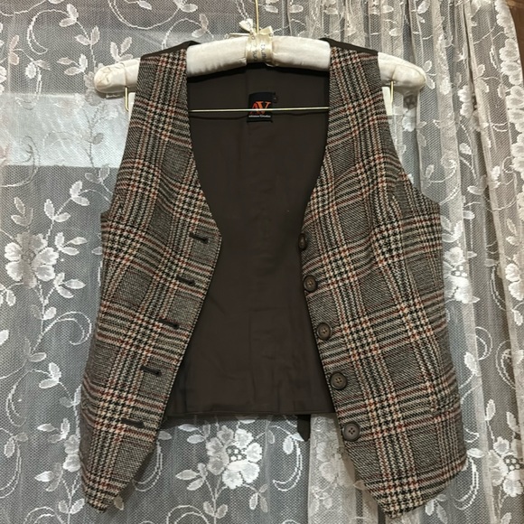 Adrienne Vittadini Jackets & Blazers - Adrienne vittadini size 4 plaid vest excellent condition